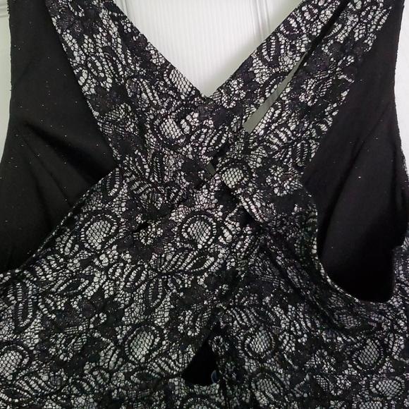 Party dress - Picture 3 of 3